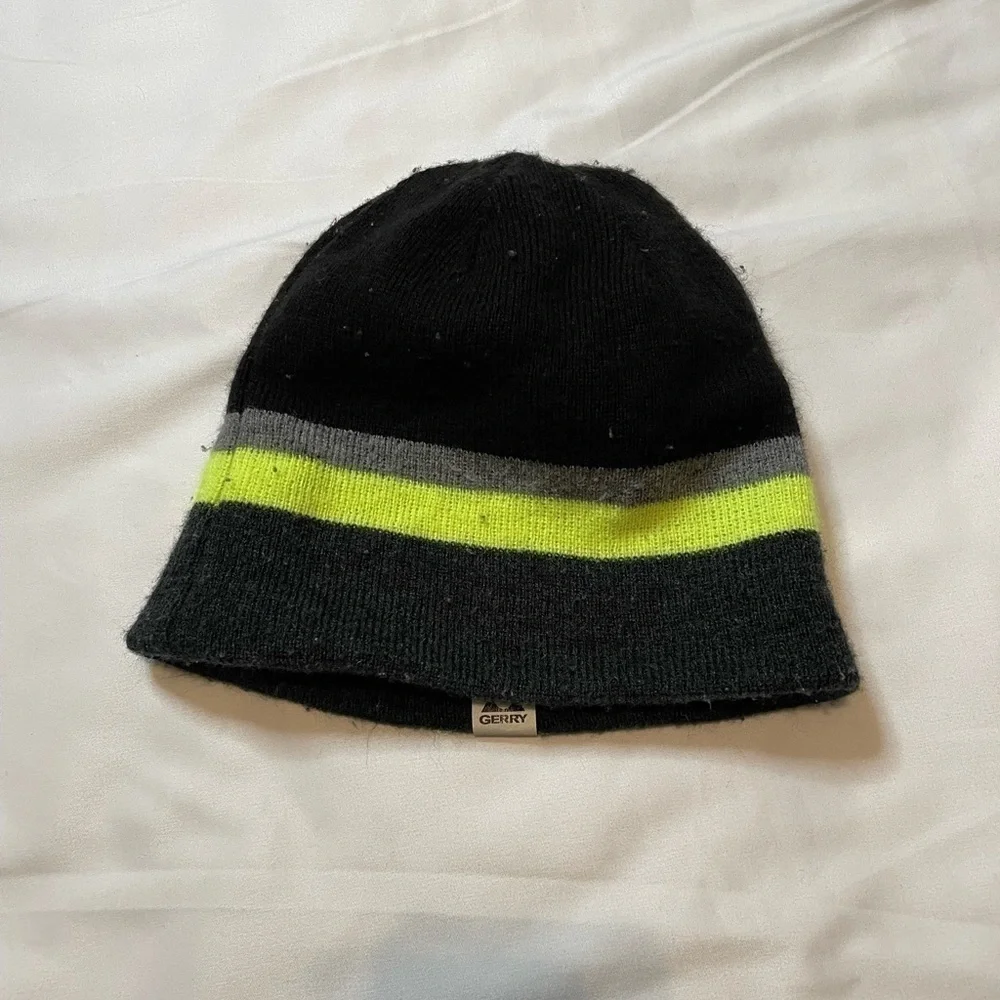 🐶🐶Boys Gerry OS black and green beanie.🐶🐶